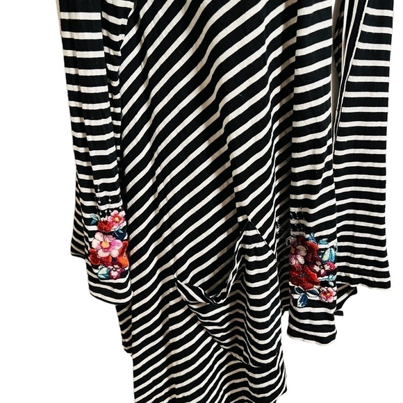JOHNNY WAS BLACK AND WHITE HOODED OPEN CARDIGAN SIZE MEDIUM - Picture 3 of 11